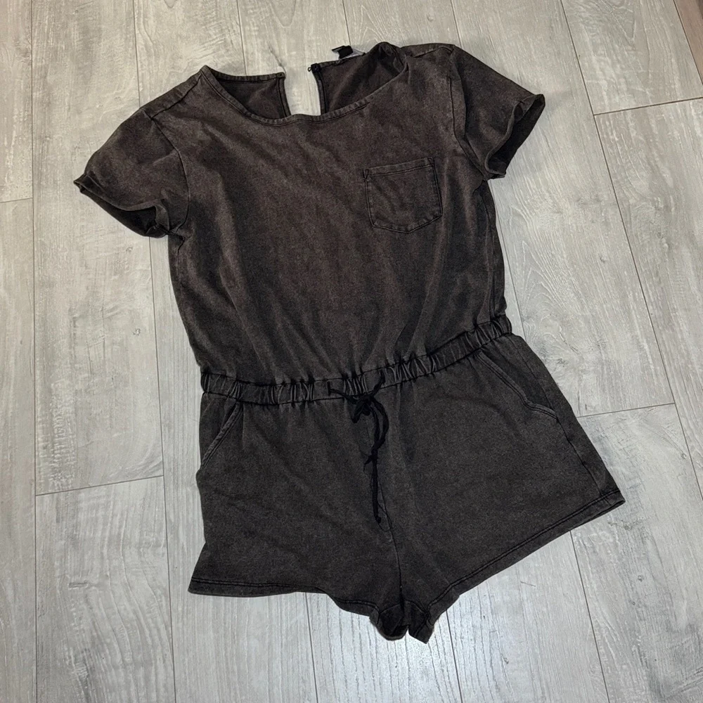 N/A stylish black